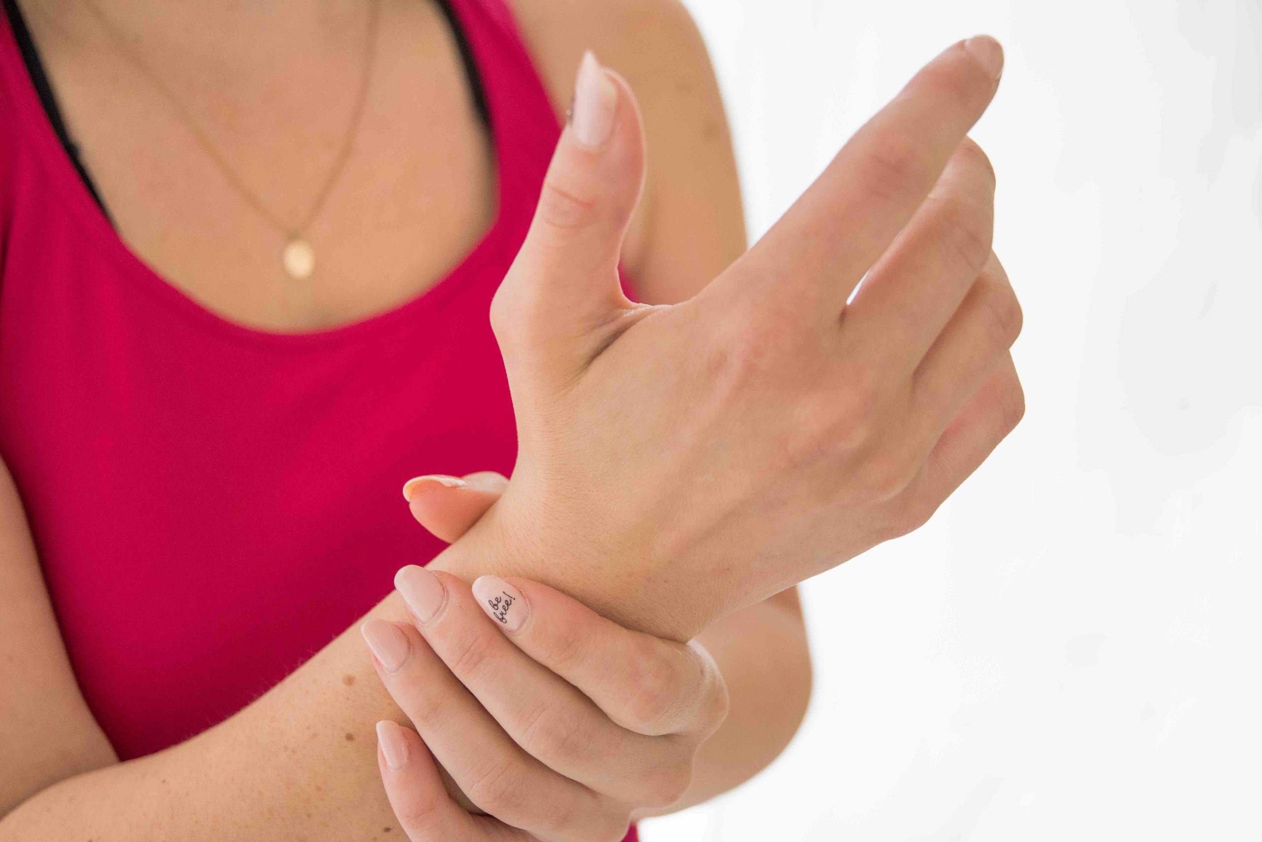 HOW TO AVOID WRIST PAIN IN YOGA